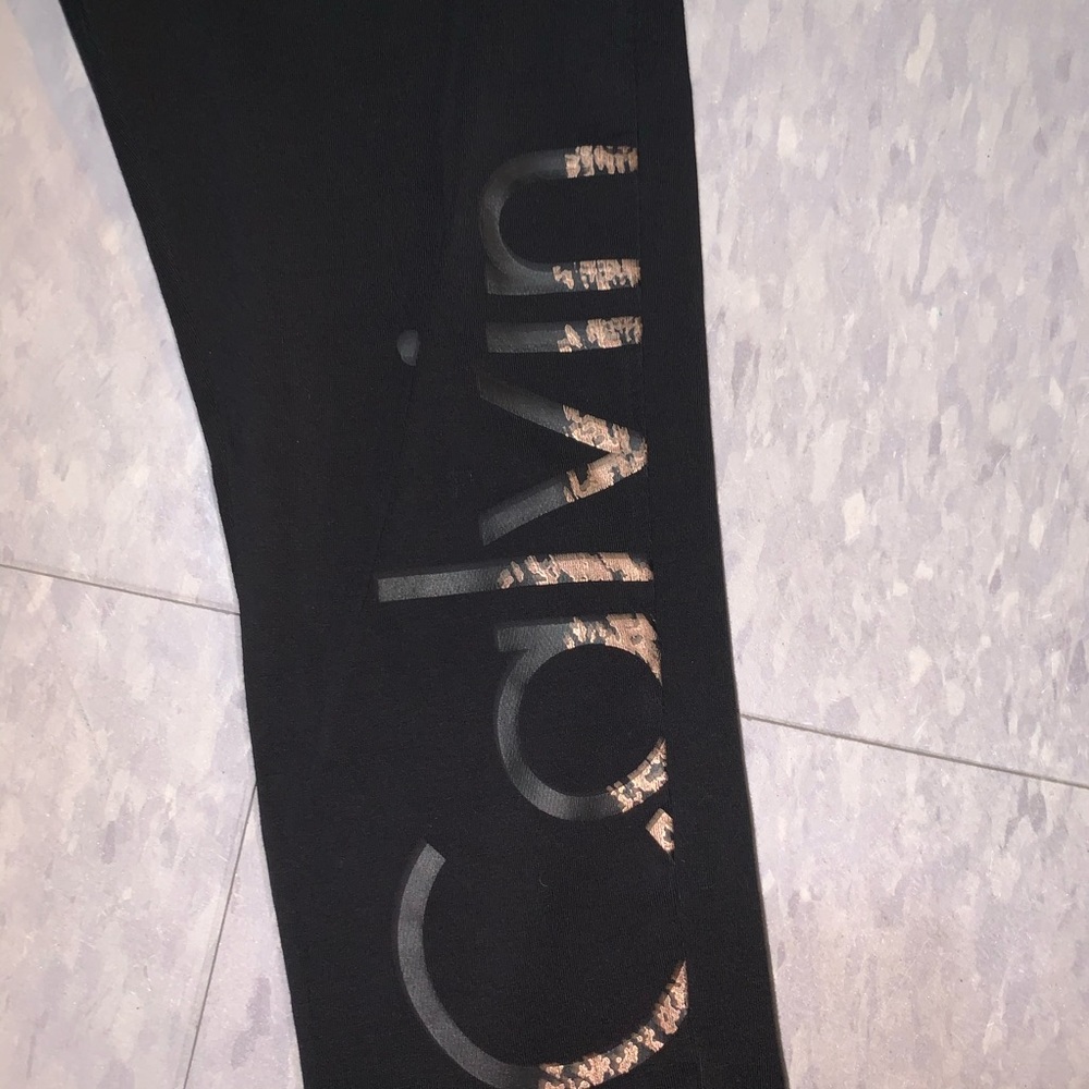 Calvin Klein Capris - Picture 2 of 4